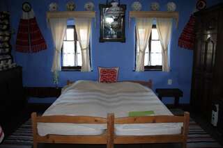 Отели типа «постель и завтрак» Csipkeszeg Bed & Breakfast Sic / Szék Romania Sic Двухместный номер с 2 отдельными кроватями и общей ванной комнатой-2